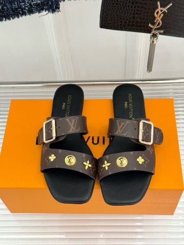 DÉP NỮ L V FRAME FLAT MONOGRAM CANVAS KHÓA KIM LOẠI – PHOM VUÔNG ĐẾ BỆT