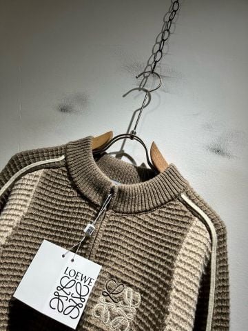 ÁO LEN NAM NỮ LW KHÓA KÉO CỔ ĐỨNG DỆT SỌC SIGNATURE