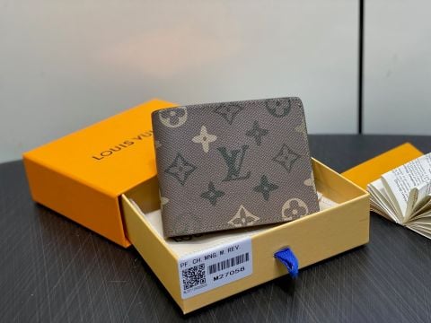 VÍ NGẮN NAM L V MONOGRAM SURPLUS DÁNG MULTIPLE GẬP GỌN