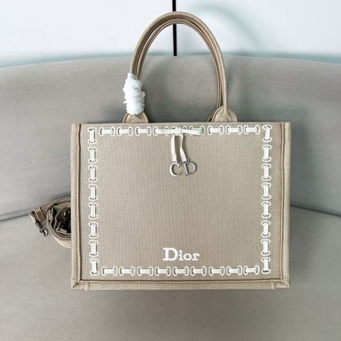 TÚI TOTE NỮ D O BOOK TOTE MÉDAILLON MEDIUM THÊU HỌA TIẾT BUTTERCUP
