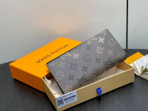 VÍ DÀI NAM L V BRAZZA MONOGRAM SURPLUS – DÁNG DÀI SANG GỌN, CHUẨN QUÝ ÔNG