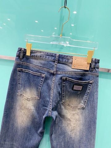 QUẦN JEANS NAM D G DENIM WASHED DISTRESSED – PHOM SLIM STRAIGHT, PATCH DA & LOGO PLAQUE KIM LOẠI