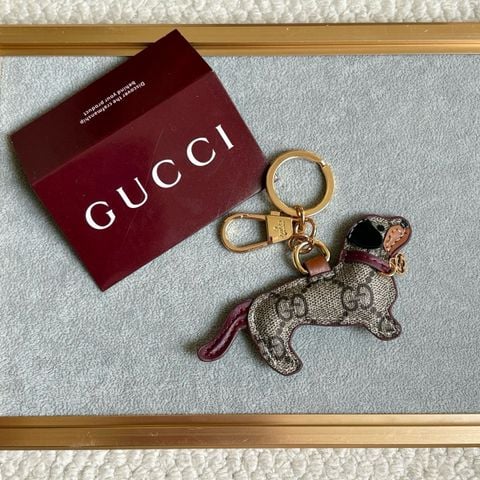 MÓC KHÓA UNISEX GUCC* EMBLEM CHARM HÌNH CHÓ PHỐI DA ĐA SẮC