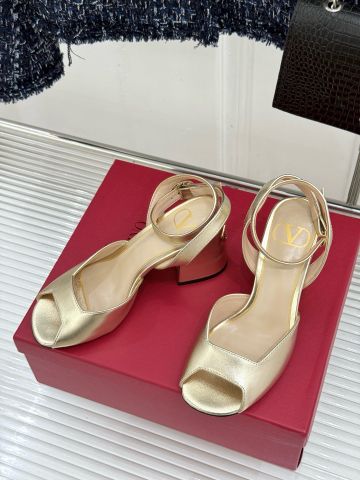 SANDAL CAO GÓT NỮ V LNTN VLOGO SIGNATURE DA ÁNH KIM GÓT VUÔNG 8CM