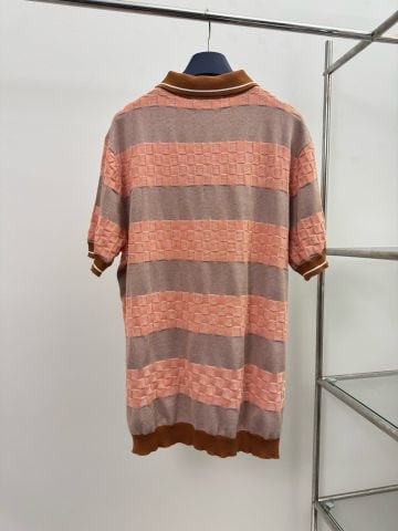 ÁO POLO NAM L V DAMIER STRIPED KNIT – COTTON JACQUARD DỆT HỌA TIẾT BÀN CỜ PHỐI SỌC, PHOM REGULAR FIT