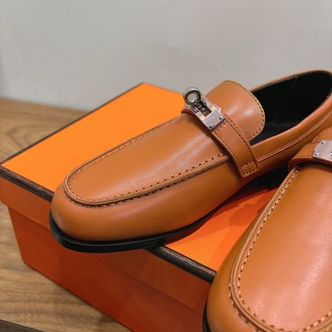 GIÀY LOAFER NAM NỮ H M FORM CLASSIC THANH LỊCH – ĐIỂM KHÓA KIM LOẠI SIGNATURE SANG GỌN