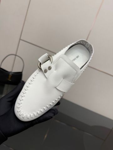 GIÀY NỮ ADM LOAFER TRẮNG KHOÁ TRÒN – DA BÒ MỀM, KHÂU TAY NỔI BẬT