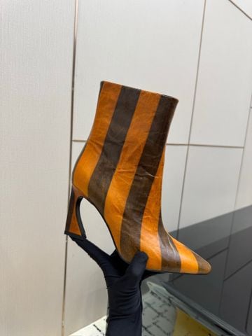 BOOTS NỮ F ARCO DA LƯƠN BIỂN PHỐI DA BÒ GHÉP MẢNG HÌNH HỌC, GÓT ARCO ĐIÊU KHẮC
