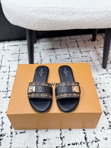 DÉP BẸT NỮ L V MONOGRAM ĐINH TÁN KIM LOẠI KHÓA BẢN SANG TRỌNG