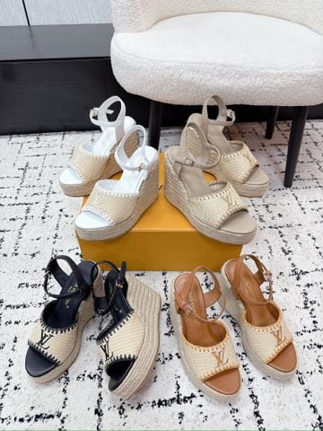 SANDAL ĐẾ XUỒNG NỮ L V DÒNG ISOLA QUAI MONOGRAM PHỐI VIỀN DA GÓT 8.5CM ĐẾ 5.5CM