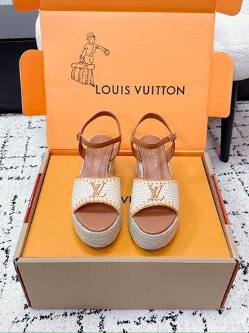 SANDAL CAO GÓT NỮ L V DÒNG LV ISOLA WEDGE ESPADRILLE ĐẾ DÂY THỪNG 8.5CM QUAI CANVAS MONOGRAM THANH LỊCH