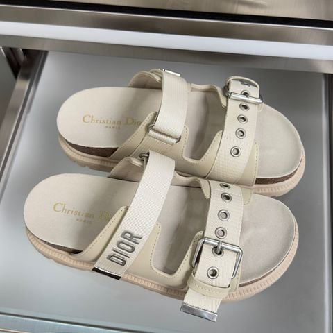 SANDAL NỮ DR DIORACT QUAI BẢN LOGO KIM LOẠI PHOM SANG HIỆN ĐẠI