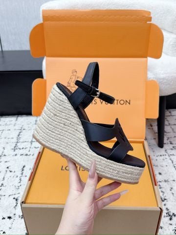 SANDAL CAO GÓT NỮ L V DÒNG ISOLA WEDGE ESPADRILLE ĐẾ XUỒNG BỆN THỪNG 8.5CM
