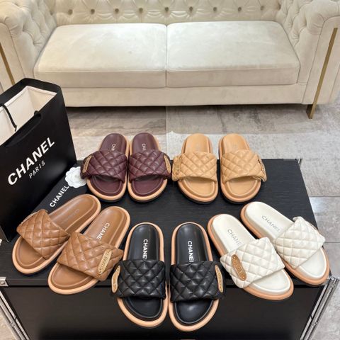 DÉP LÊ NỮ CN CHẦN BÔNG QUILT LOGO KIM LOẠI SANG TRỌNG