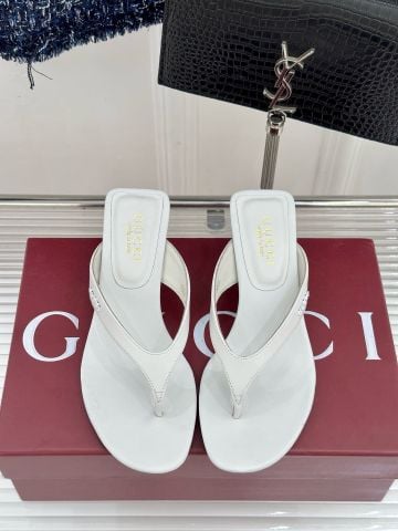 DÉP NỮ G C KITTEN HEEL THONG SANDAL 6.5CM DA BÊ LÓT DA CỪU