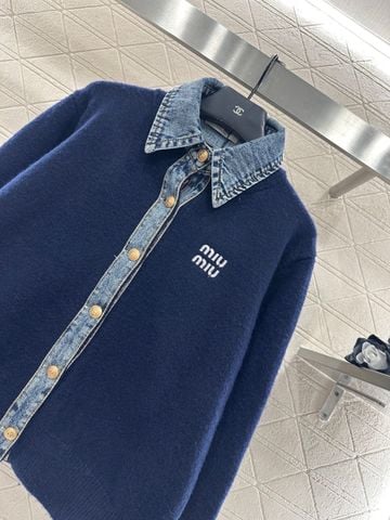 ÁO KHOÁC LEN NỮ MM PHỐI CỔ DENIM LẬT – NẸP DENIM NỔI BẬT, LOGO THÊU TINH TẾ