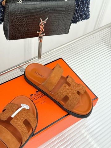 DÉP NAM NỮ HM DÒNG IZMIR QUAI H CUT-OUT DA SUEDE ĐỤC HỌA TIẾT