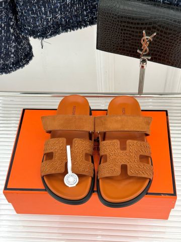 DÉP NAM NỮ HM DÒNG IZMIR QUAI H CUT-OUT DA SUEDE ĐỤC HỌA TIẾT