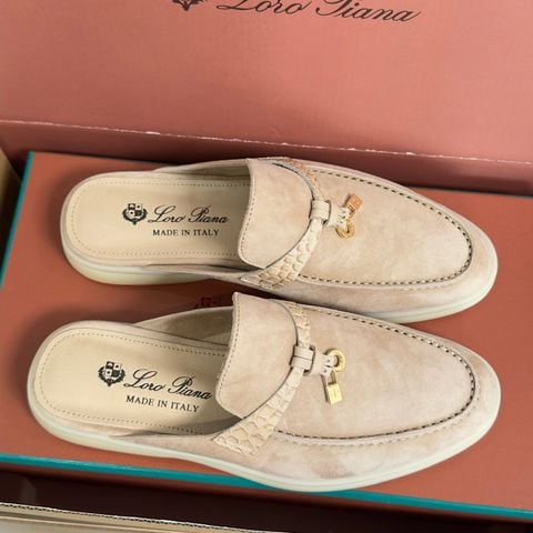 GIÀY SỤC NỮ LP DÒNG SUMMER CHARMS WALK DA LỘN PHỐI VÂN DA CÁ SẤU ĐẾ 3CM