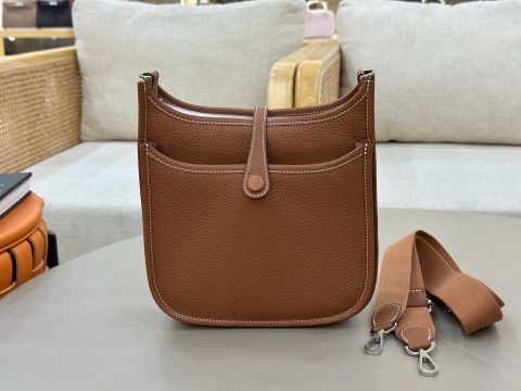 TÚI ĐEO CHÉO NAM NỮ H M EVELYNE 23CM SIGNATURE “H” PERFORÉ