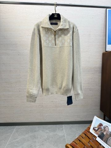 ÁO LEN NAM L V HALF-ZIP CỔ ĐỨNG JACQUARD MONOGRAM PHỐI MẢNG SANG TRỌNG