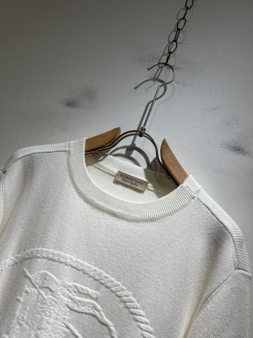 ÁO LEN NAM BRB DỆT NỔI LOGO BIỂU TƯỢNG – PHOM GỌN SANG TRỌNG