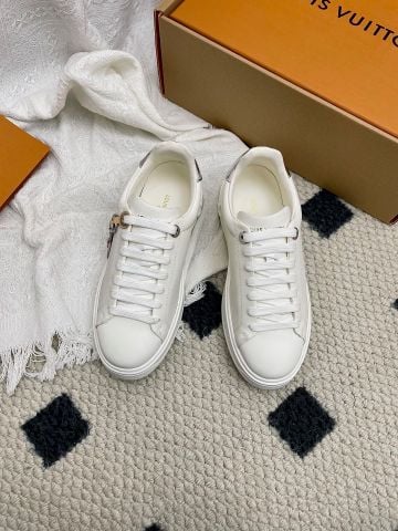 GIÀY SNEAKER NỮ L V STADIUM ĐIỂM NHẤN MONOGRAM – ĐẾ CAO 3CM