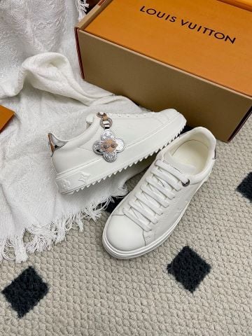 GIÀY SNEAKER NỮ L V STADIUM ĐIỂM NHẤN MONOGRAM – ĐẾ CAO 3CM