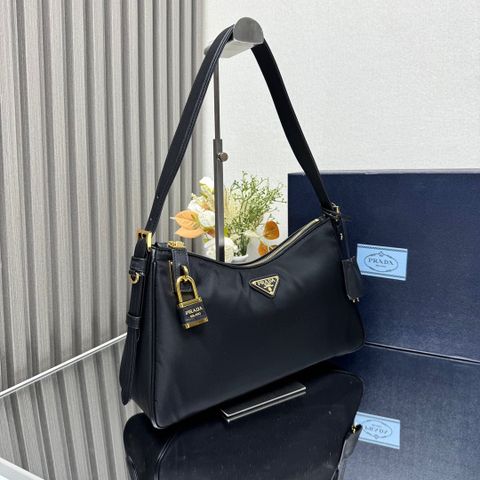 TÚI ĐEO VAI NAM NỮ PRD DÒNG AIMÉE LARGE RE-NYLON PHOM MỀM KHÓA PADLOCK SANG TRỌNG