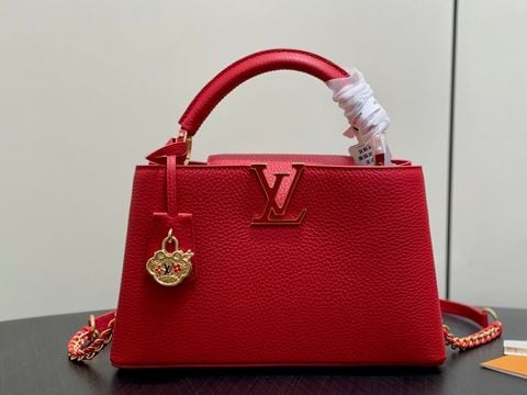 TÚI XÁCH NỮ L V CAPUCINES EAST-WEST PHOM TRAPEZE SANG TRỌNG, LOGO KIM LOẠI NỔI BẬT