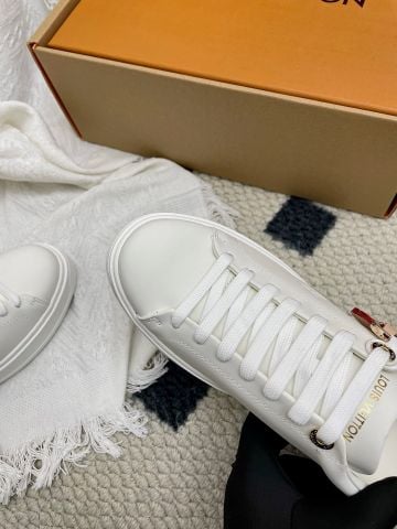 SNEAKER NỮ L V STADIUM BIỂU TƯỢNG SƯ TỬ  – FORM GỌN TÔN DÁNG