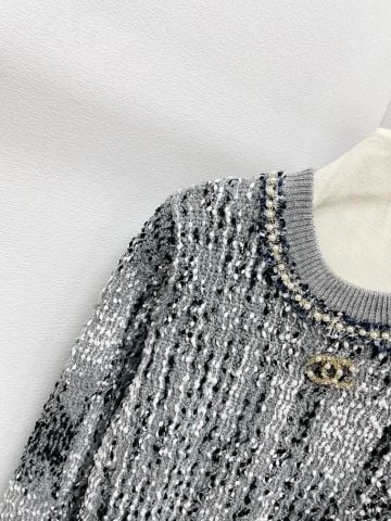 ÁO KHOÁC NỮ CN DẠNG TWEED ÁNH KIM – VIỀN NGỌC TRAI TINH XẢO, NÚT LOGO SANG TRỌNG