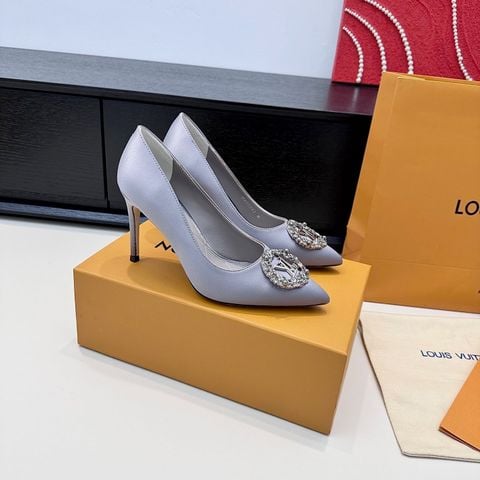 GIÀY CAO GÓT NỮ L V KHÓA LOGO ĐÍNH ĐÁ & NGỌC TRAI LẤP LÁNH SANG CHẢNH