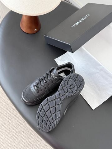 GIÀY THỂ THAO NỮ CHAN* TRẮNG LOGO NỔI SIÊU DỄ PHỐI