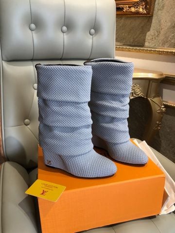 BOOT NỮ L V SUMMER ĐẾ XUỒNG 9CM DÁNG NHÚN CAO CỔ VẢI DỆT NỔI