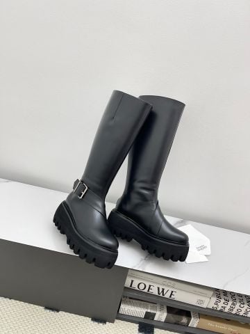 BOOT NỮ AMQ TREAD SLICK ĐẾ PLATFORM RÃNH LỚN – ĐAI KHÓA KIM LOẠI CỰC CHẤT