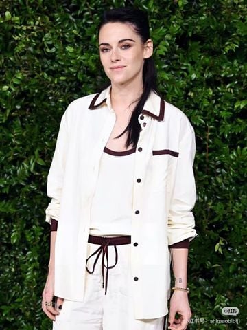 ÁO SƠ MI NỮ CN CỔ BẺ PHỐI VIỀN TƯƠNG PHẢN THÊU DOUBLE C THANH LỊCH