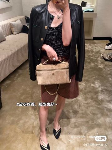 ÁO KHOÁC DA NỮ C H – ROUND-NECK TAILORED JACKET, DA CỪU NON NHẬP KHẨU, KHuy CHẾ TÁC RIÊNG