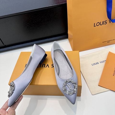 GIÀY BỆT NỮ L V KHÓA LOGO ĐÍNH ĐÁ FULL LẤP LÁNH – PHOM MŨI NHỌN SẮC SẢO