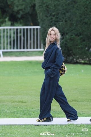 SET ÁO SƠ MI + QUẦN NỮ LW PHOM RỘNG HIỆN ĐẠI, HIỆU ỨNG DENIM WASH SÂU MÀU