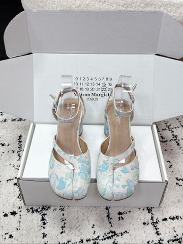 GIÀY CAO GÓT NỮ MM DÒNG TABI FLORAL PRINT MŨI CHIA BIỂU TƯỢNG GÓT TRỤ THANH LỊCH