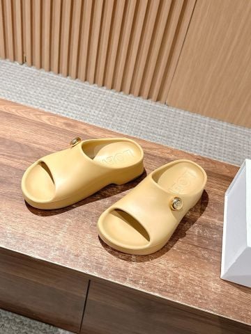 DÉP SLIDE NỮ LW FOAM PEBBLE ĐẾ DÀY ÊM CHÂN – NÚT BIỂU TƯỢNG