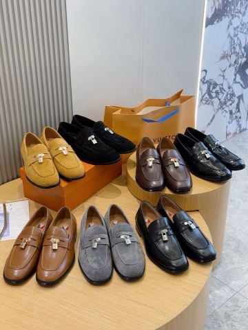 GIÀY LOAFER NAM L*V MAJOR 2025 – KHÓA KIM LOẠI SANG TRỌNG