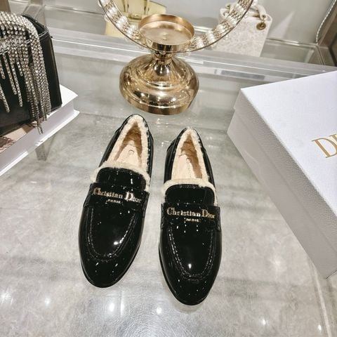 GIÀY NỮ LOAFER DR KHÓA CHỮ CD KIM LOẠI – LÓT LÔNG CỪU ÊM ẤM, 3 LOẠI DA