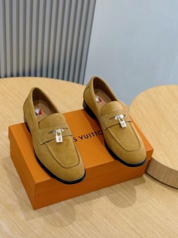 GIÀY NAM L*V  LOAFER SUEDE KHÓA KIM LOẠI – PHIÊN BẢN MAJOR 2025