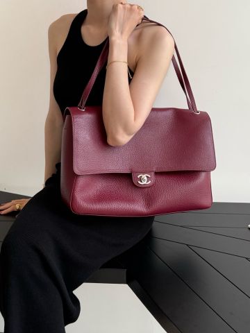 TÚI NAM NỮ CN MAXI FLAPBAG GRAINED CALFSKIN BẢN ĐẠI DA BÊ VÂN HẠT THƯỢNG HẠNG