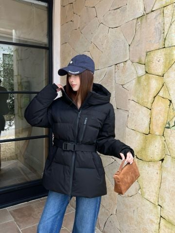 ÁO PHAO NỮ P R D SKI SERIES – PHOM DÀI QUA HÔNG, MŨ TRÙM LIỀN, THẮT LƯNG ĐỊNH HÌNH, 90% LÔNG NGỖNG TRẮNG