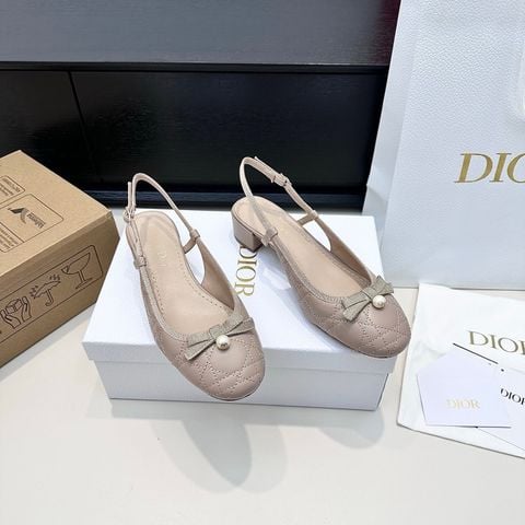 GIÀY SANDAL NỮ DR CD NƠ NGỌC TRAI QUAI HẬU THANH LỊCH – CHẦN BÔNG SIGNATURE, GÓT THẤP DỄ ĐI