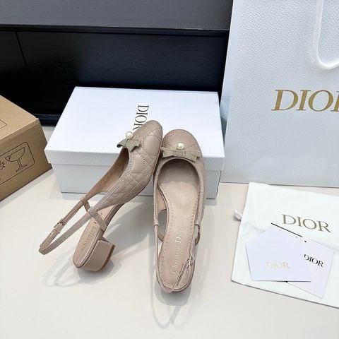 GIÀY SANDAL NỮ DR CD NƠ NGỌC TRAI QUAI HẬU THANH LỊCH – CHẦN BÔNG SIGNATURE, GÓT THẤP DỄ ĐI