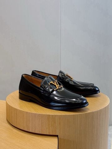 GIÀY LOAFER NAM L*V  DA BÓNG LOGO VÀNG